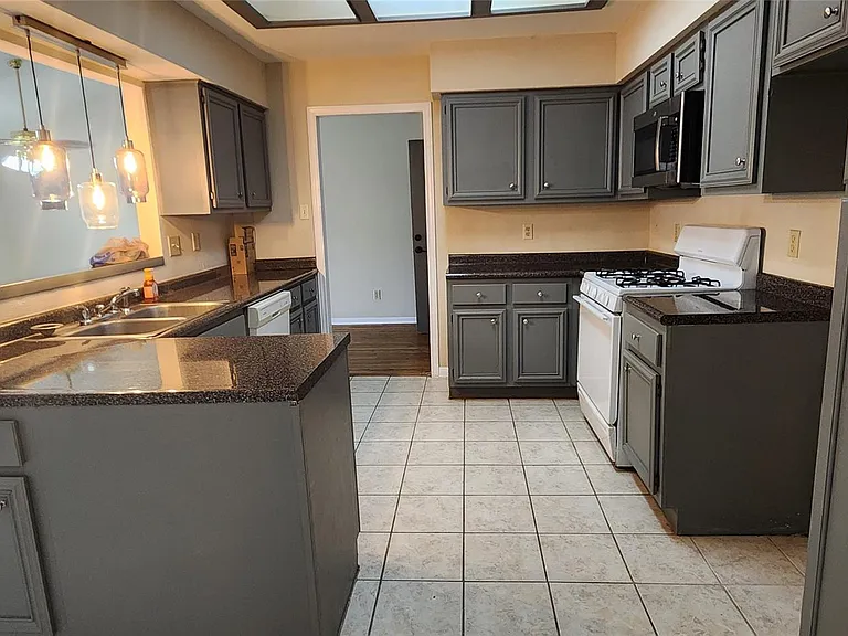 15215 Ensenada Dr — Photo 5