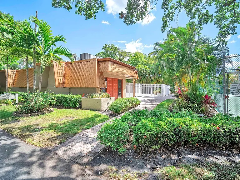 740 E Coco Plum Cir #3 — Photo 26