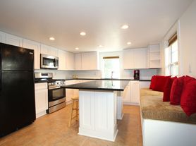 3316 Upperline Street, 102