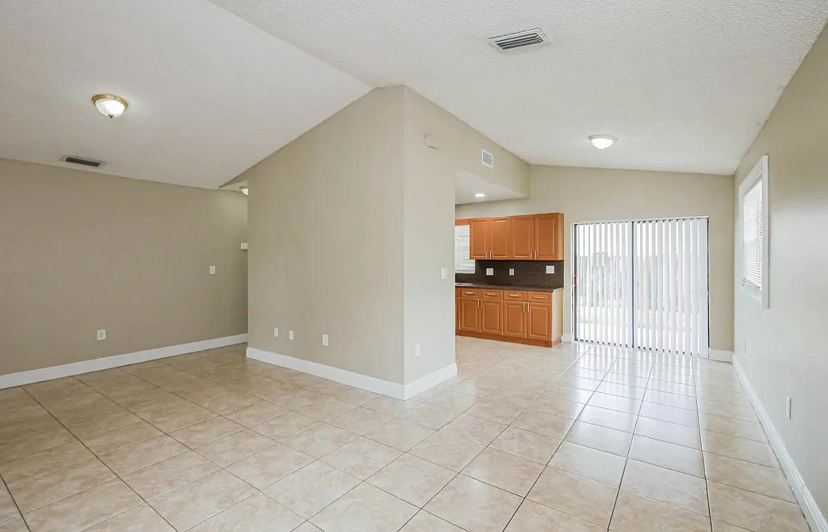 Building Photo - 6423 NW 192nd Ter
