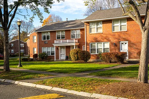 Hathaway Farms Townhomes at Northampton Photo 1