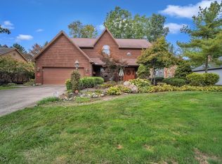 6050 Sandpiper Ln, North Olmsted, OH 44070