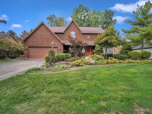 6050 Sandpiper Ln, North Olmsted, OH 44070