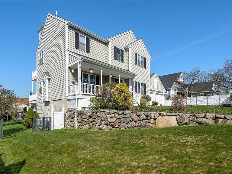 11 Kevin Ave — Photo 4