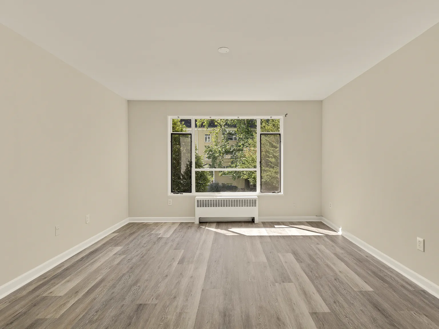 10413 Montrose Ave — Photo 3