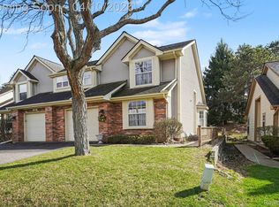 732 Whisperwood Trl, Fenton, MI