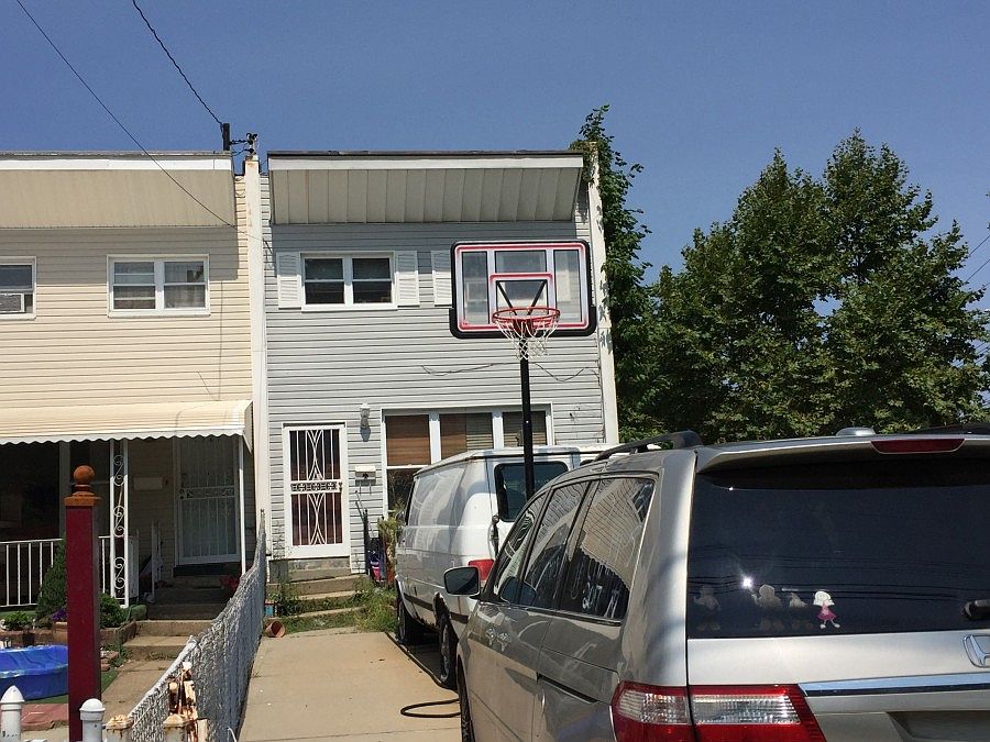 1st image of 2769 Schurz Ave