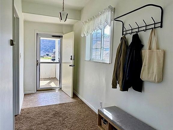 4th image of 641 Garfield St