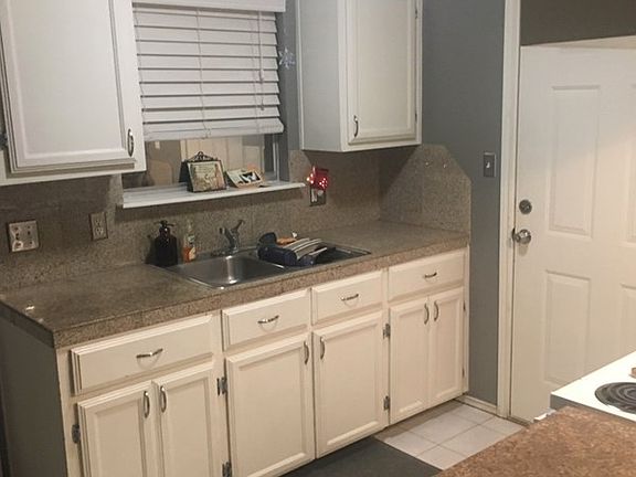 4th image of 805 E Dawson Ln