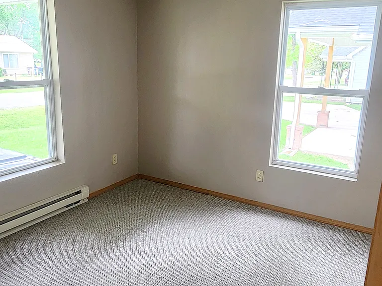 732 S Griffith Ave — Photo 7