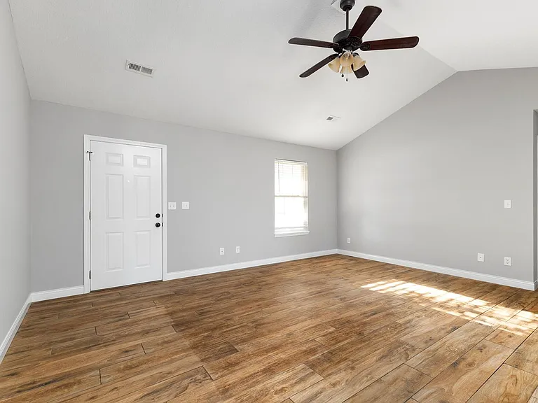 607 Winterway Dr — Photo 5