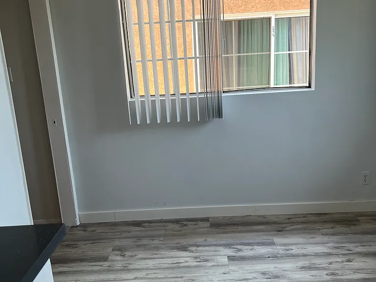2327 Griffith Park Blvd — Photo 4