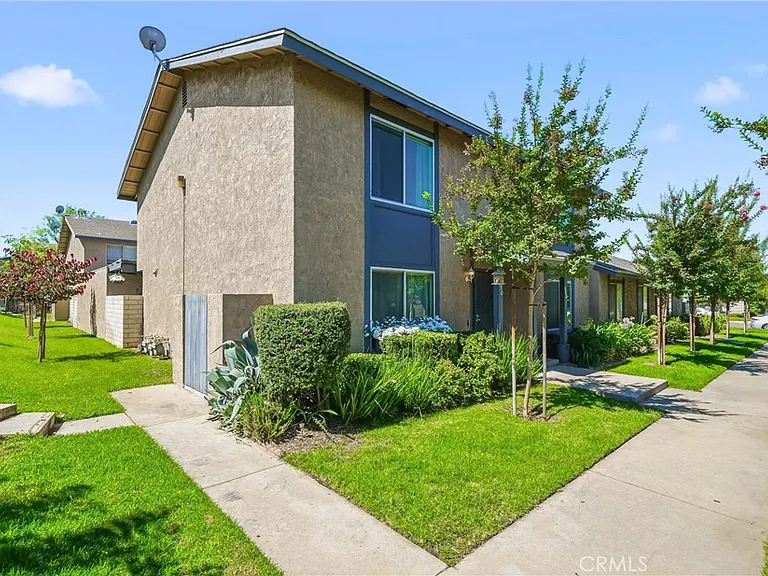 850 Windwood Dr — Photo 2