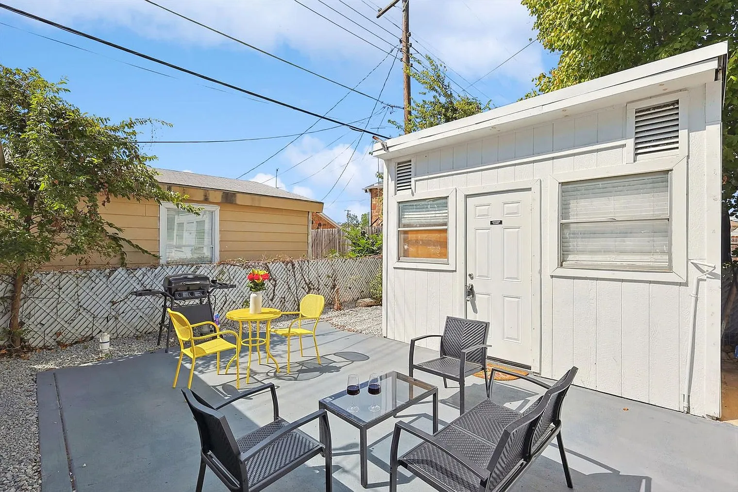 1 bed, 1.0 bath, 592 sqft, $3,167 — Photo 2