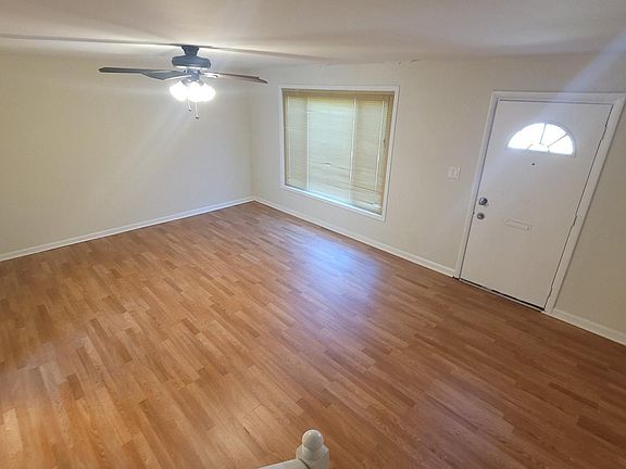 3rd image of 1833 Addison Rd S