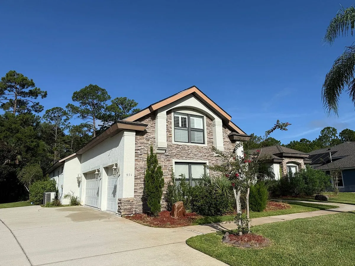 971 Stone Lake Dr — Photo 2