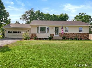 714 Edgeworth St, Jenison, MI 49428