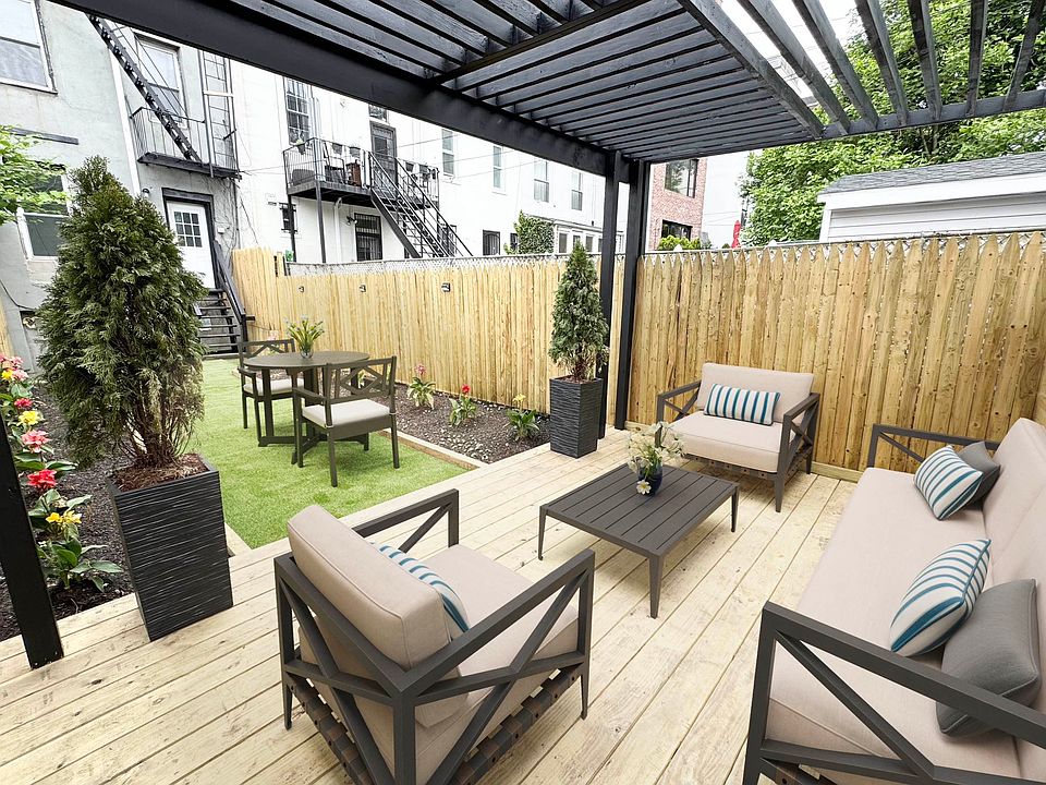 1st image of 144 Huntington St #1
