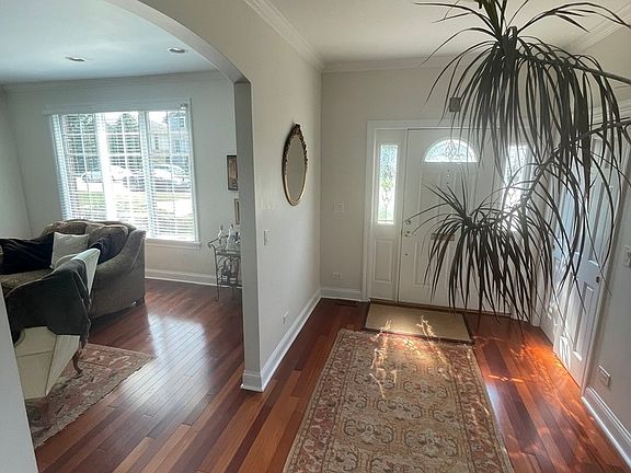 4th image of 8327 Newland Ave