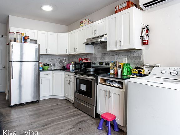 5th image of 3436 Hartville St Floor 1