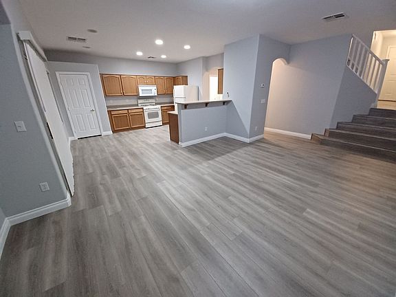 4th image of 251 Little Minah Ct