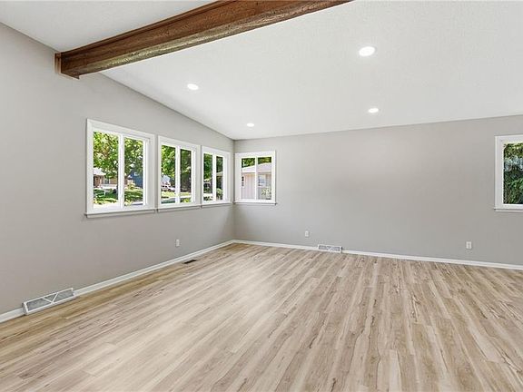 5th image of 8021 Brookside Cir