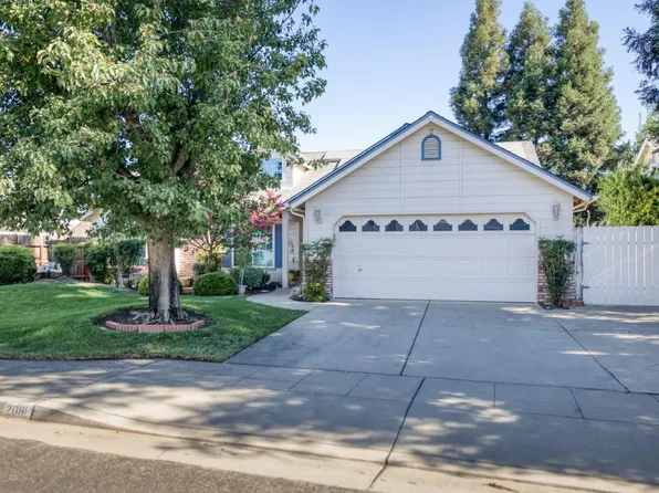 2081 Birch Ave, Clovis, CA 93611