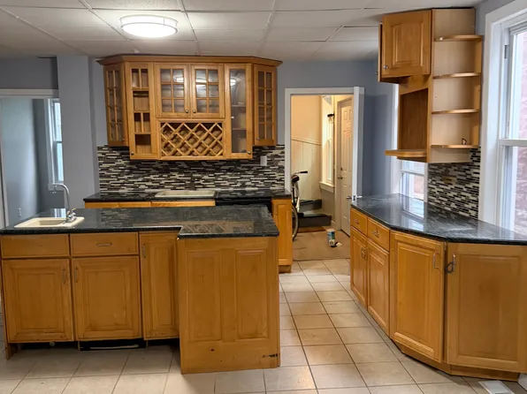 39 Wamesit St APT 1, Lowell, MA 01852