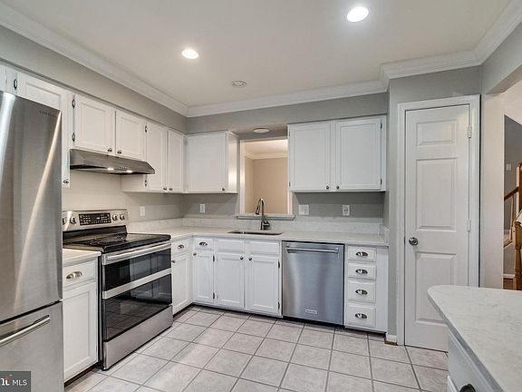 5th image of 8067 Morning Meadow Ct
