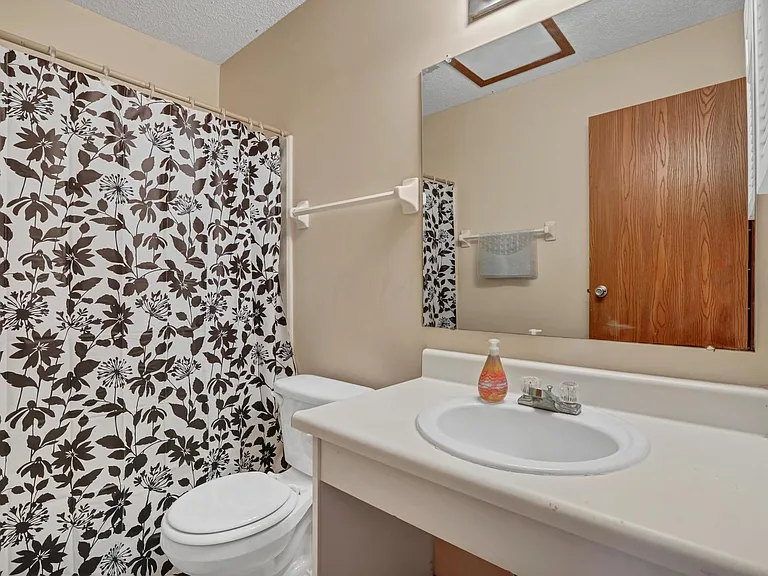 189 Hawkins Ln #F — Photo 8