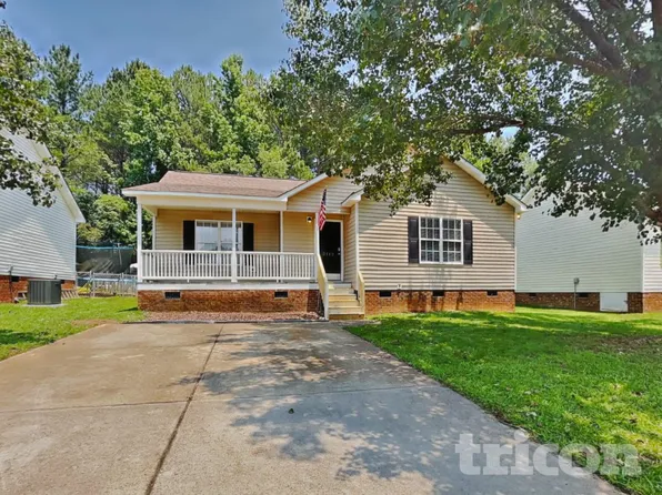 2112 McKinnon Dr, Clayton, NC 27520