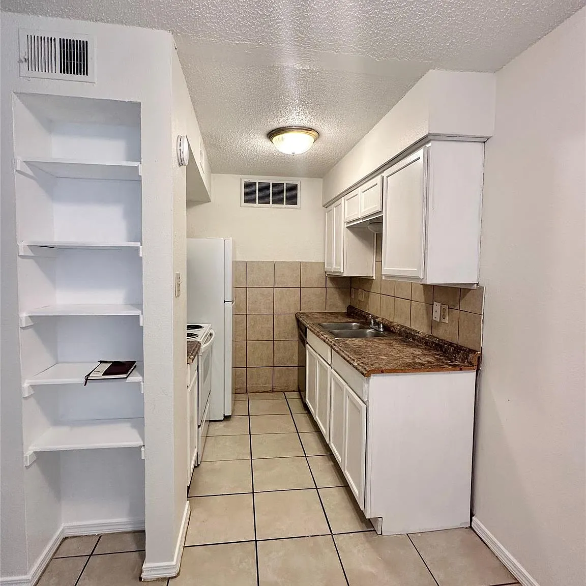 1 bed, 1.0 bath, 450 sqft, $950 — Photo 1