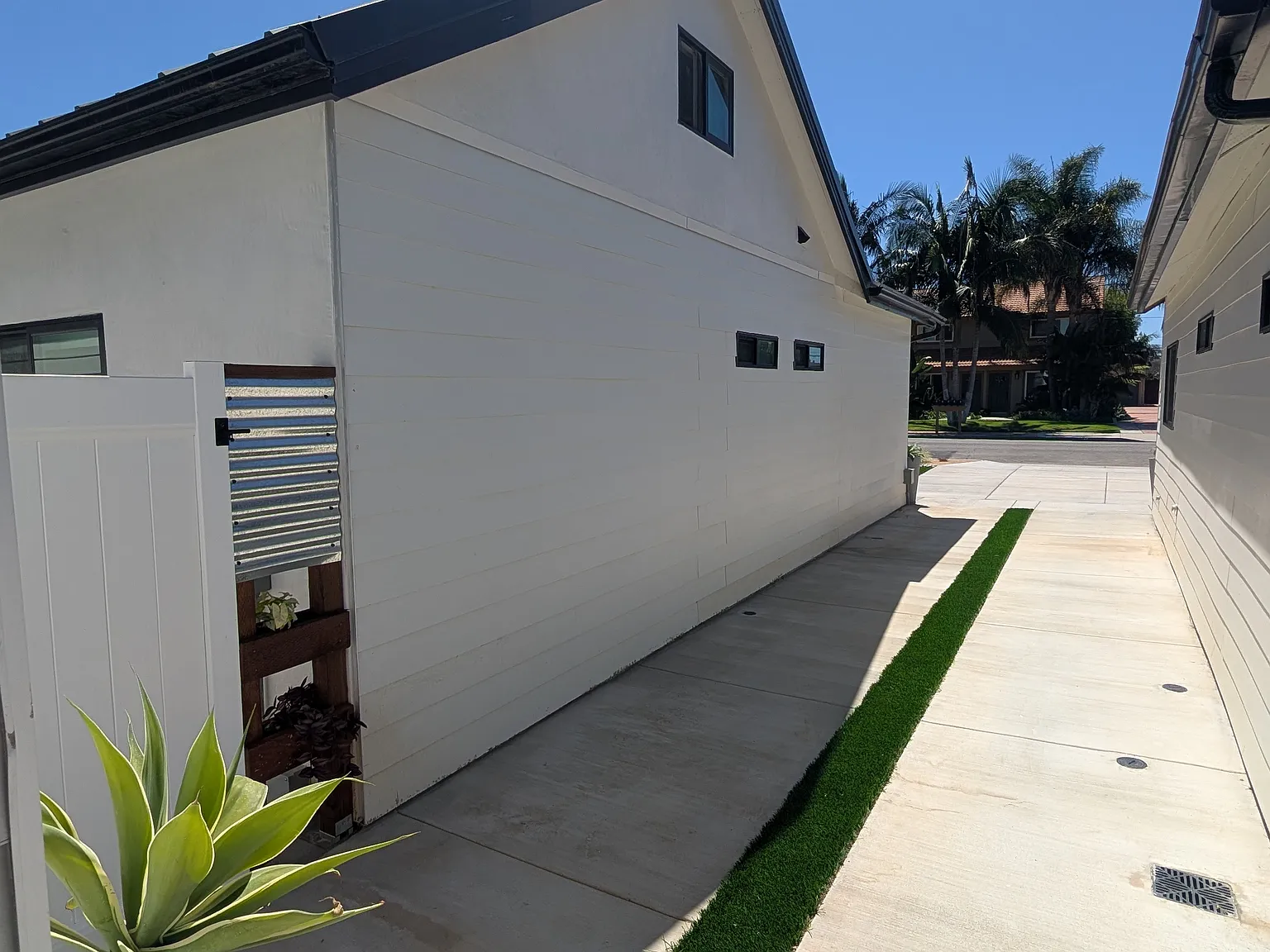 2 bed, 782 sqft, $4,245 — Photo 4
