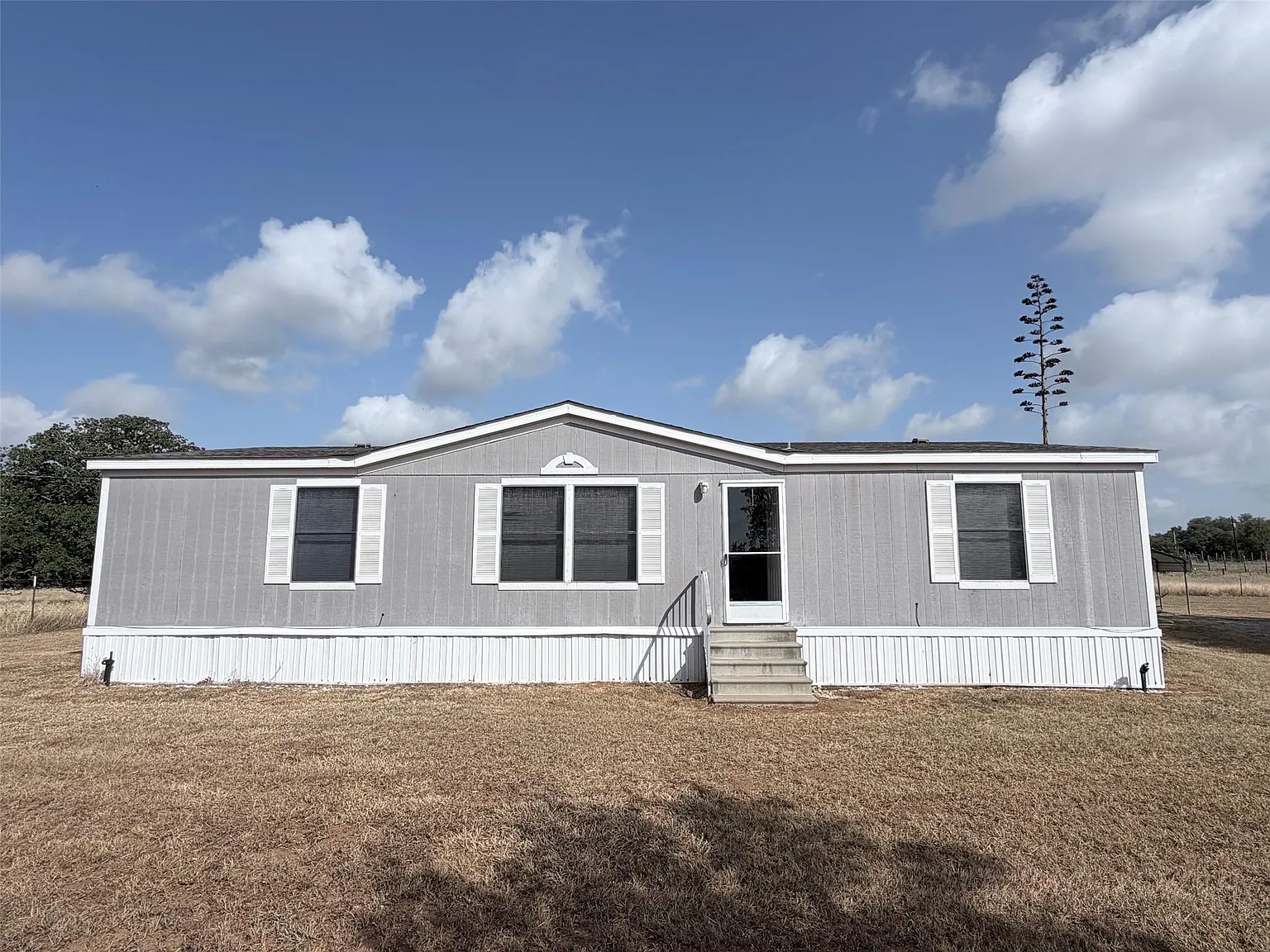 3 bed, 2.0 bath, 1200 sqft, $1,450 — Photo 2