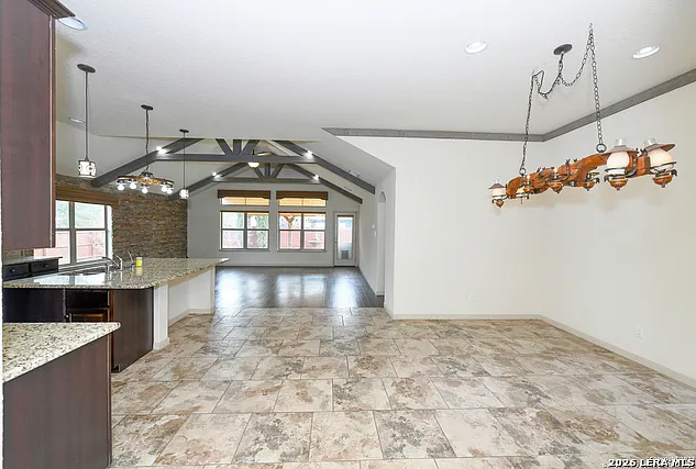 3 bed, 2.0 bath, 1958 sqft, $2,150 — Photo 3