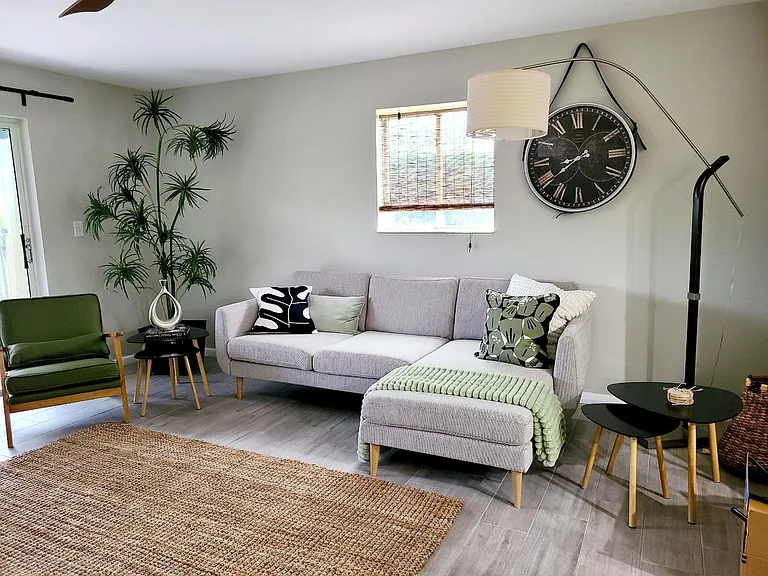 690 SE 23rd Ave #1 — Photo 4