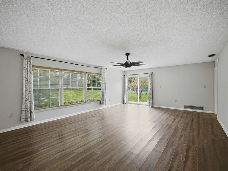 1322 SE 38th Ave — Photo 4