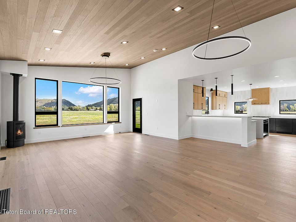 1st image of 2055 Log Cabin Club Rd