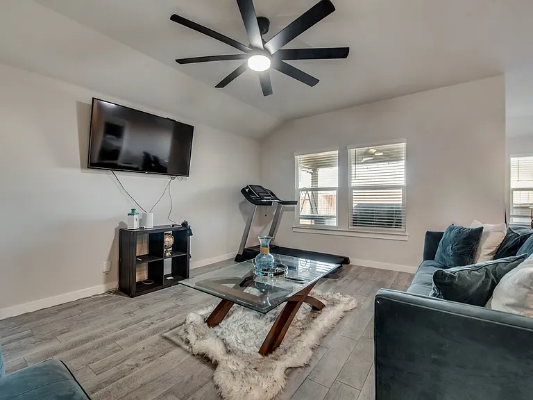 1508 Forest Park Dr — Photo 6