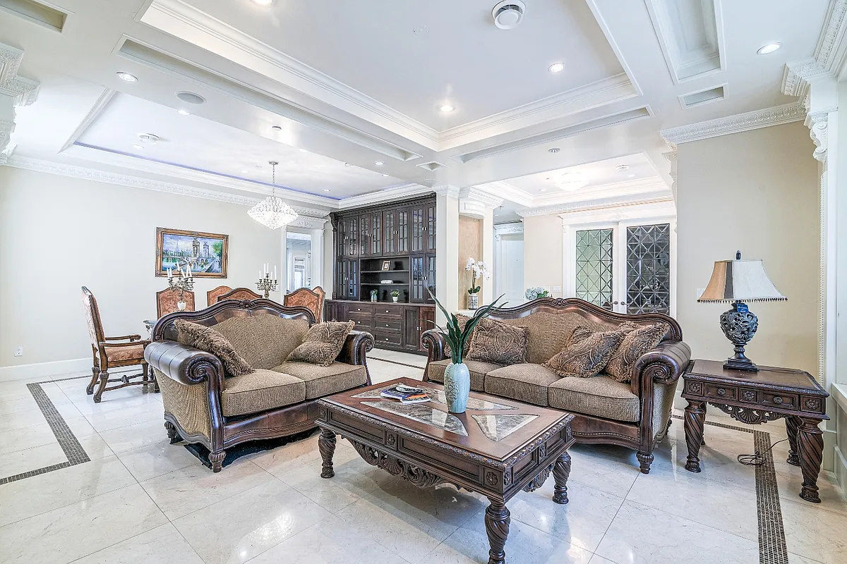 4 bed, 2.5 bath, 3100 sqft, $6,300 — Photo 4