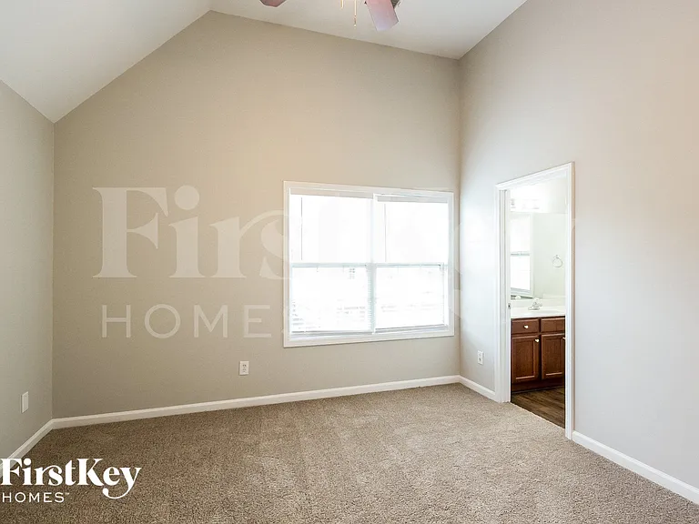 5779 Chatham Cir — Photo 9