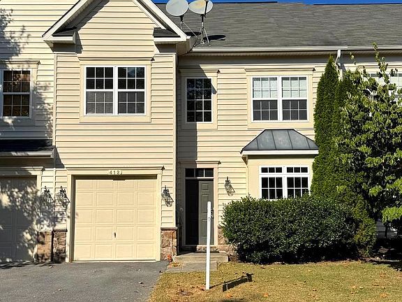 2nd image of 412 Kintyre Ln
