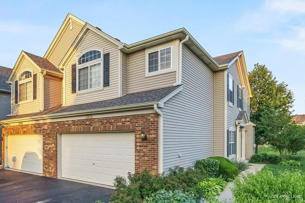 3 bed, 2.5 bath, 1585 sqft, $2,499 — Photo 1