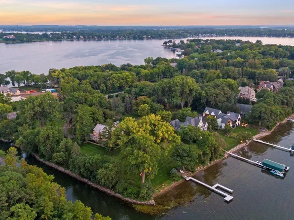 3020 N Shore Dr, Wayzata, MN 55391