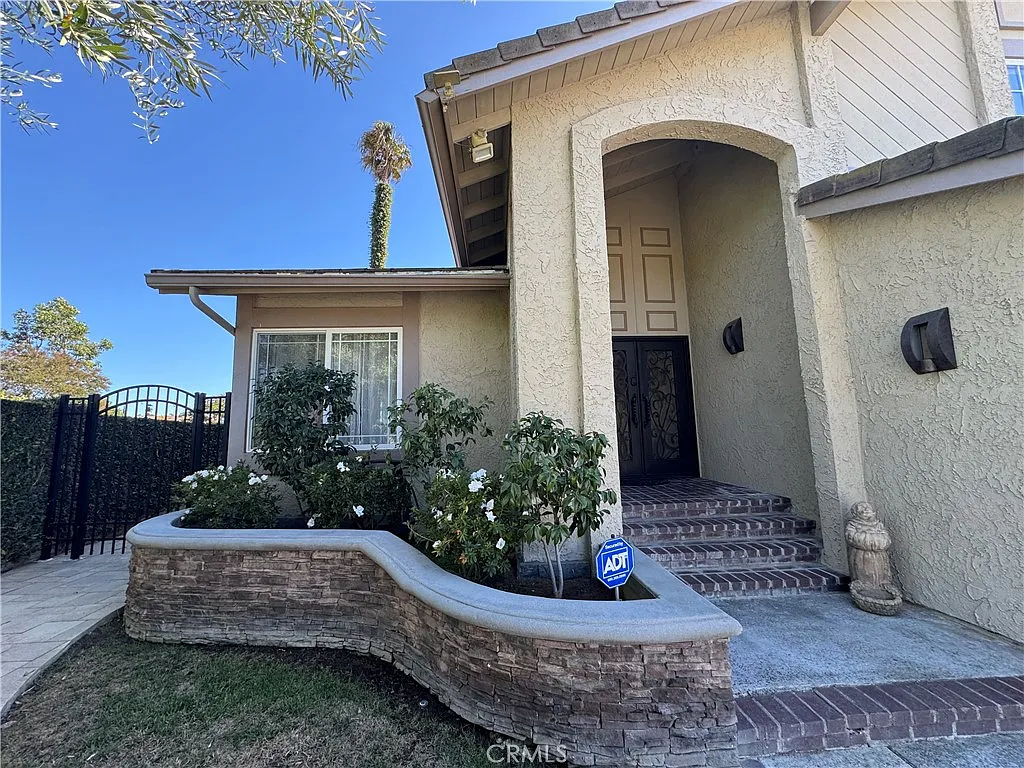 4 bed, 2612 sqft, $8,000 — Photo 2