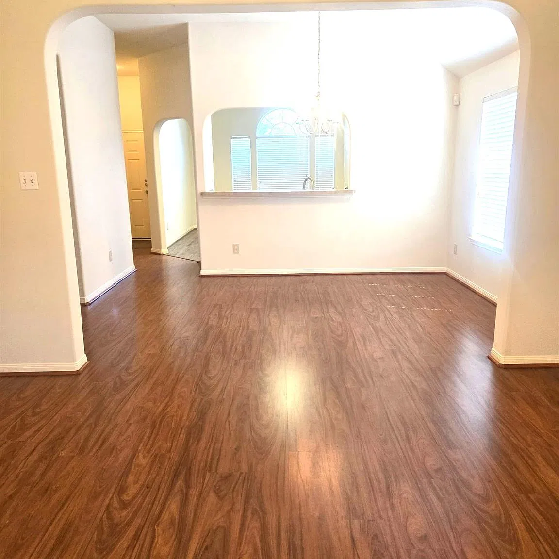 3 bed, 2.0 bath, 1581 sqft, $1,850 — Photo 3