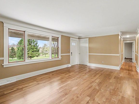 4th image of 303 Shed Rd