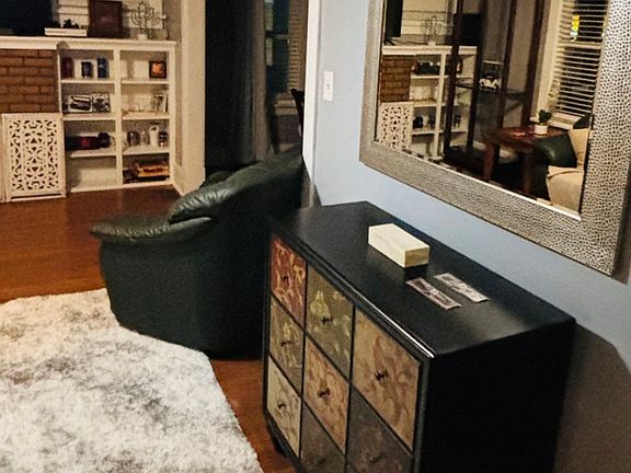 2nd image of 661 Linden Ave