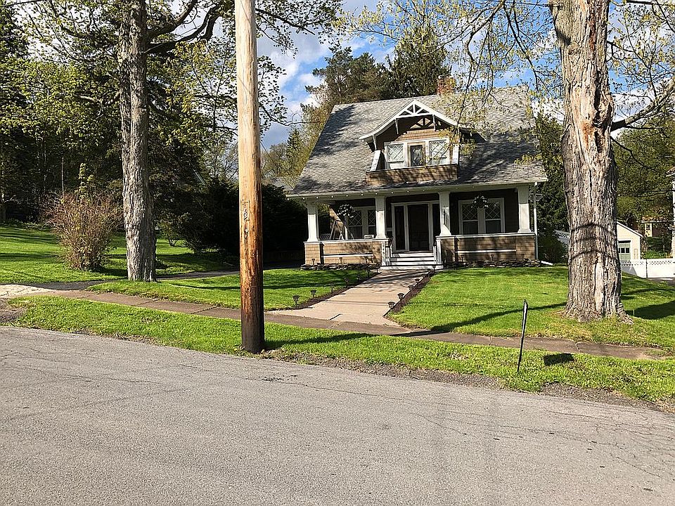 1st image of 146 W Main St