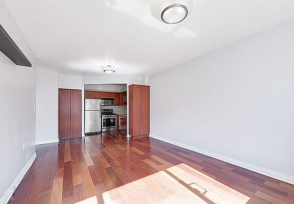 5th image of 3085 Vernon Blvd APT 5C